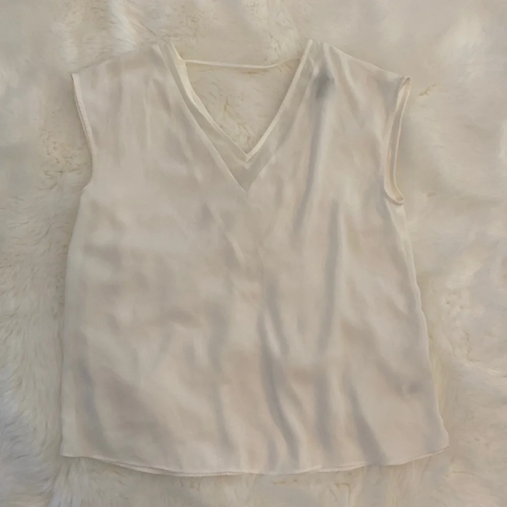 Express v neck - Picture 1 of 2